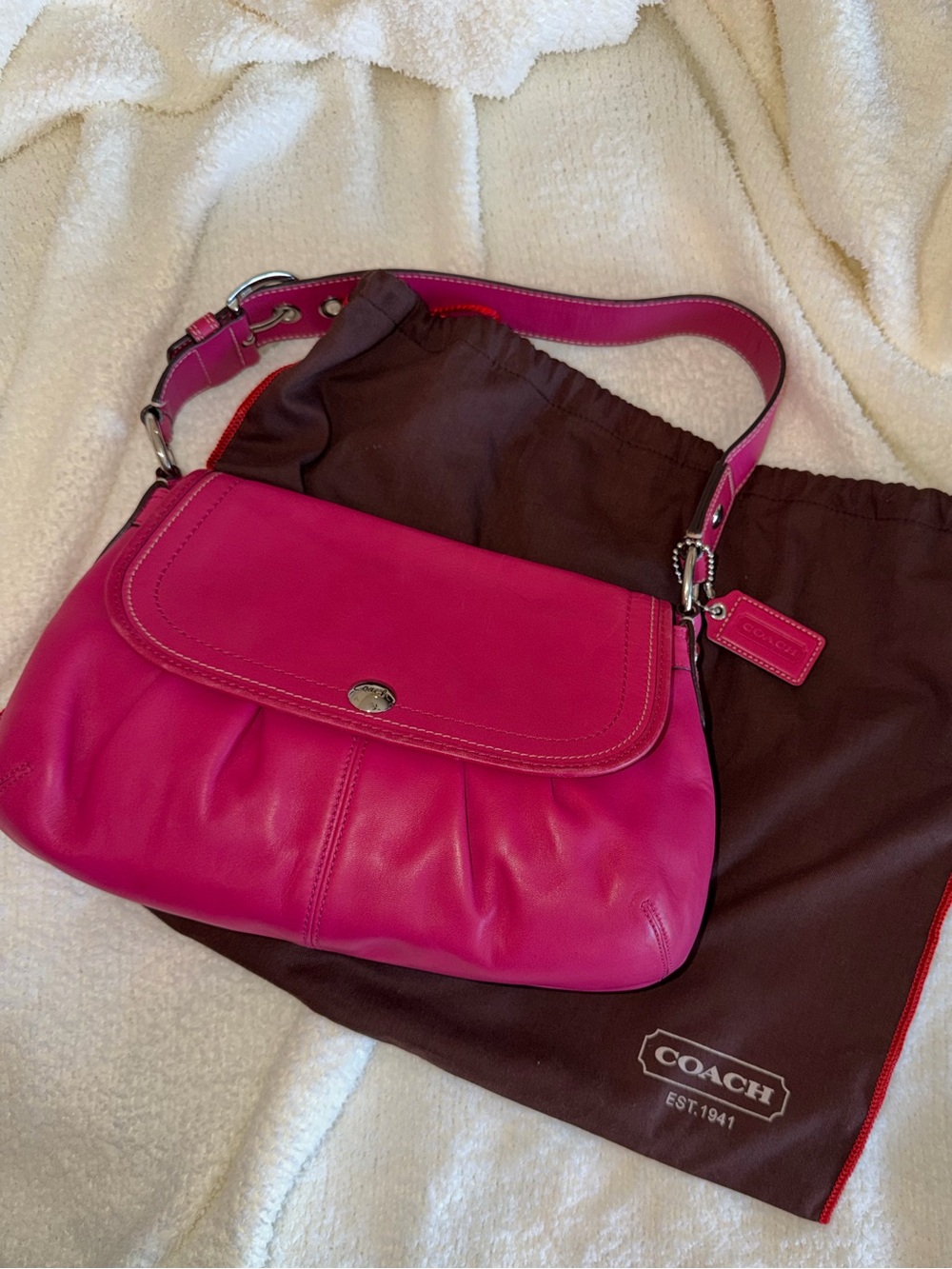 VINTAGE Y2K Coach SoHo Hot Pink Leather Shoulder Bag with Magnetic Flap